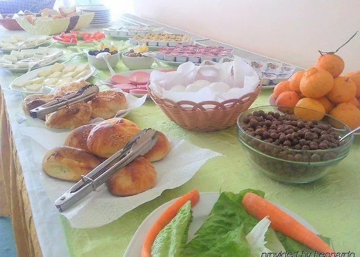 阿伊瓦萨利酒店