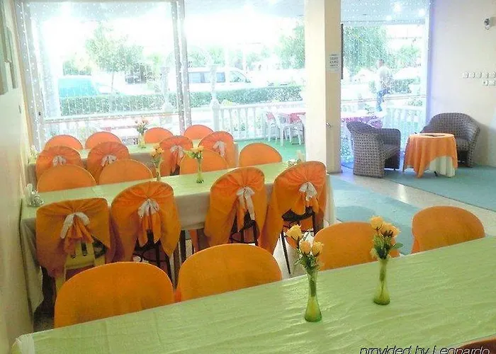 阿伊瓦萨利酒店 3* 贝尔加马