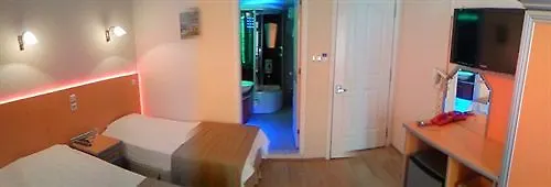 阿伊瓦萨利酒店 贝尔加马